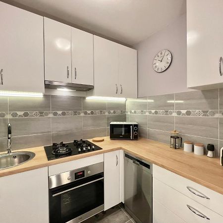 Apartament Przy Atrium, Stacja Metra Rondo Onz Warsaw Luaran gambar