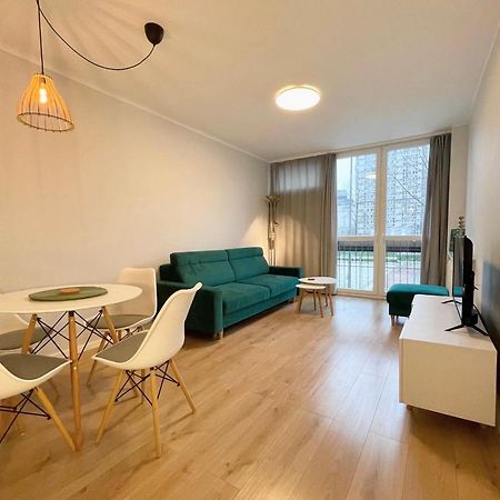 Apartament Przy Atrium, Stacja Metra Rondo Onz Warsaw Luaran gambar
