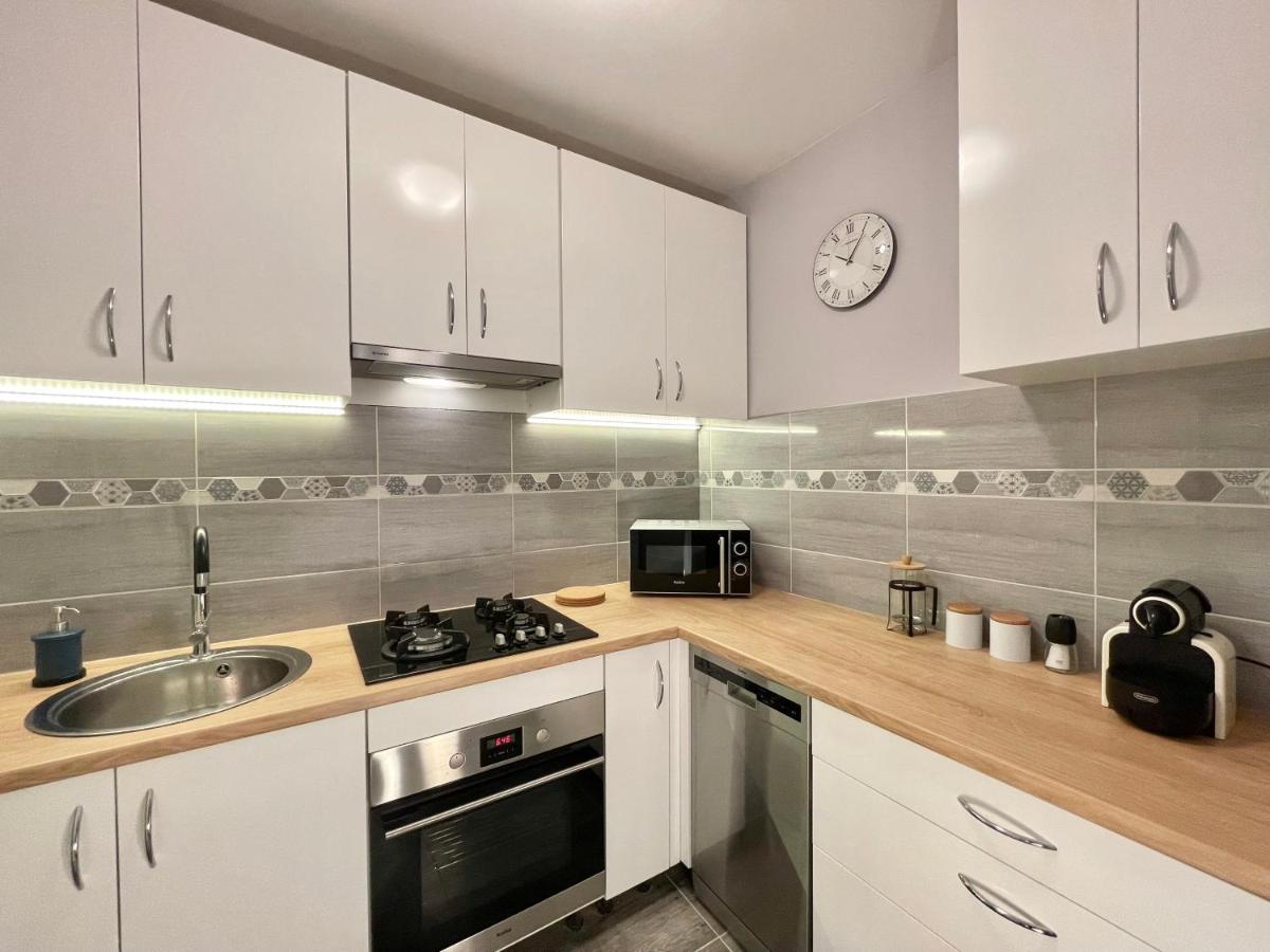Apartament Przy Atrium, Stacja Metra Rondo Onz Warsaw Luaran gambar