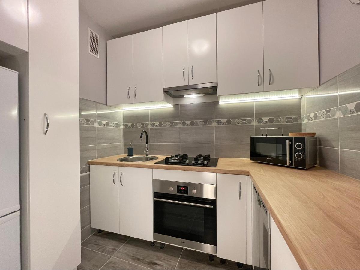 Apartament Przy Atrium, Stacja Metra Rondo Onz Warsaw Luaran gambar